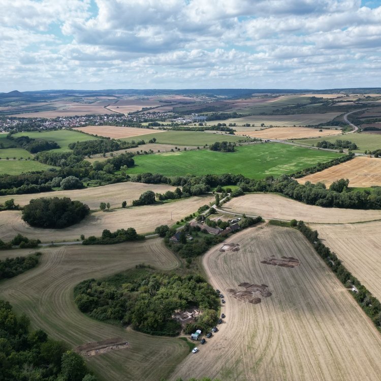 Archäologische Ausgrabungen am Kloster Kaltenborn 2025, Vogelschau von Südosten. © Landesamt für Denkmalpflege und Archäologie Sachsen-Anhalt, Robert Prust.