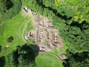 Überblicksaufnahme der Ausgrabungen am ehemaligen Kloster Himmelpforte. © Landesamt für Denkmalpflege und Archäologie Sachsen-Anhalt, Robert Prust.