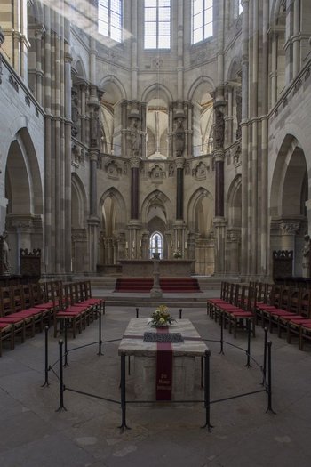 Der Sarkophag Ottos des Großen im Chorraum des Magdeburger Doms. © Kulturstiftung Sachsen-Anhalt, Christoph Jann.