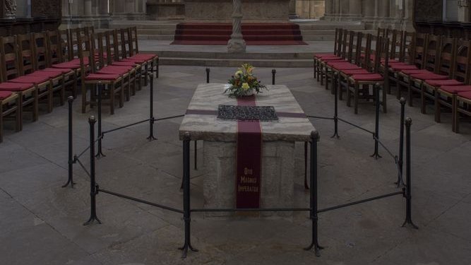 Der Sarkophag Ottos des Großen im Chorraum des Magdeburger Doms. © Kulturstiftung Sachsen-Anhalt, Christoph Jann.
