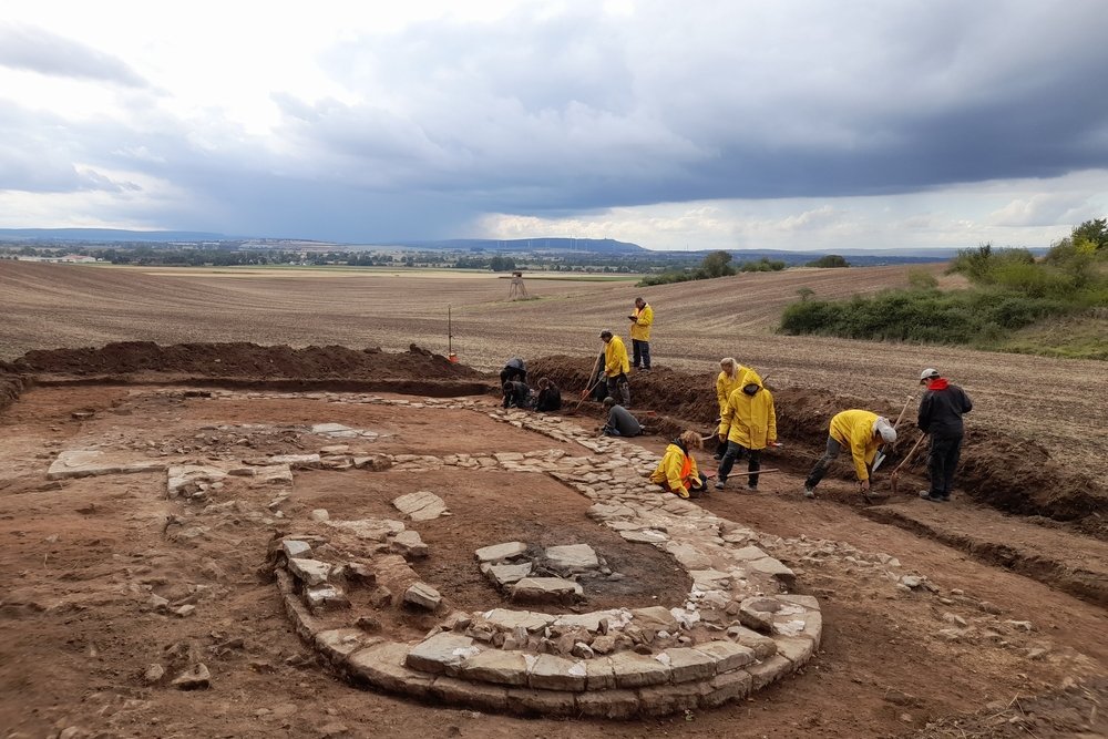 Arbeitsimpression: Freilegung der Überreste der Mallerbacher Kapelle. © Landesamt für Denkmalpflege und Archäologie Sachsen-Anhalt, Robert Prust.