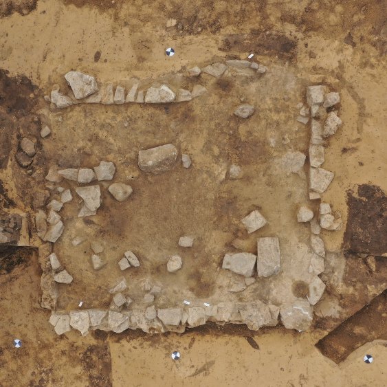 Aschersleben, Ortsumfahrung der B180. Steinkeller der Eisenzeit. © Landesamt für Denkmalpflege und Archäologie Sachsen-Anhalt.