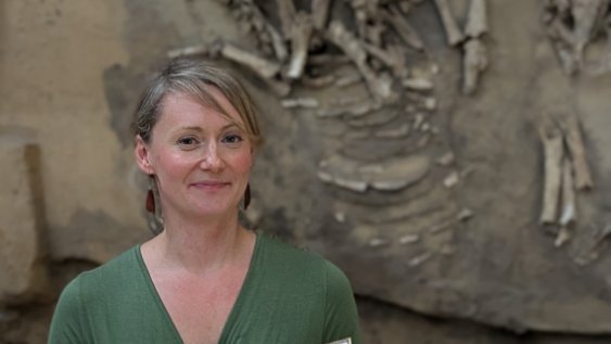 Abbildung 3: Die Preisträgerin Anne-Kathrin Kokles. © Landesamt für Denkmalpflege und Archäologie, Anja Lochner-Rechta.