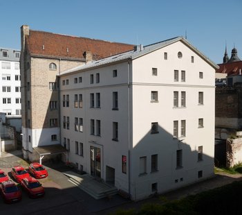 Außenansicht des ehemaligen Untersuchungsgefängnisses. Ein Teil wird heute als Bibliothek des Landesamts für Denkmalpflege und Archäologie Sachsen-Anhalt genutzt. © Landesamt für Denkmalpflege und Archäologie Sachsen-Anhalt, Anja Lochner-Rechta.