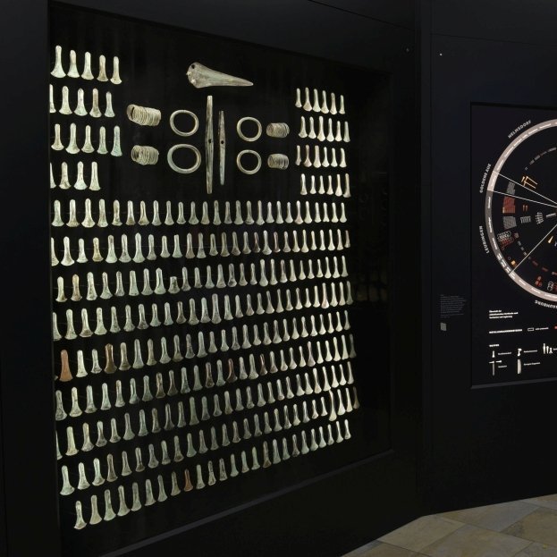 Ausstellungsimpression: Hortfunde von Dieskau, Saalekreis. © Landesamt für Denkmalpflege und Archäologie Sachsen-Anhalt, Andrea Hörentrup.