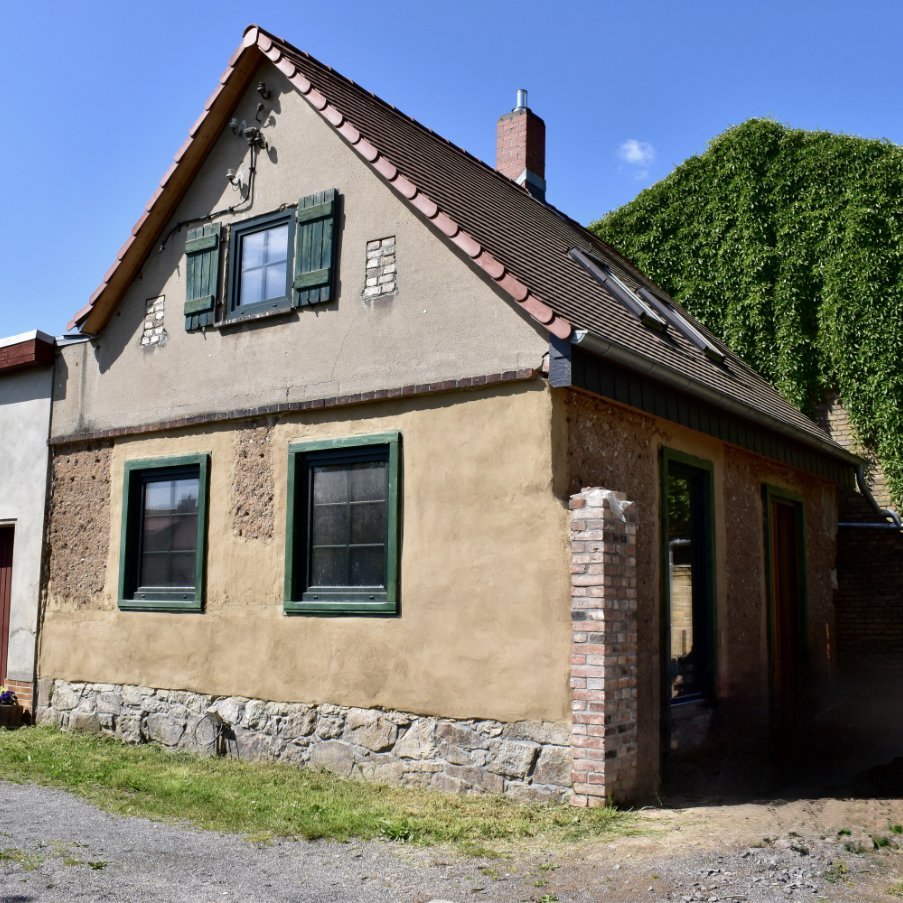 Fach- und materialgerecht saniertes kleines Wohnhaus aus Wellerlehm in Petersroda, Landkreis Anhalt-Bitterfeld. © Landesamt für Denkmalpflege und Archäologie Sachsen-Anhalt, GOLEHM.