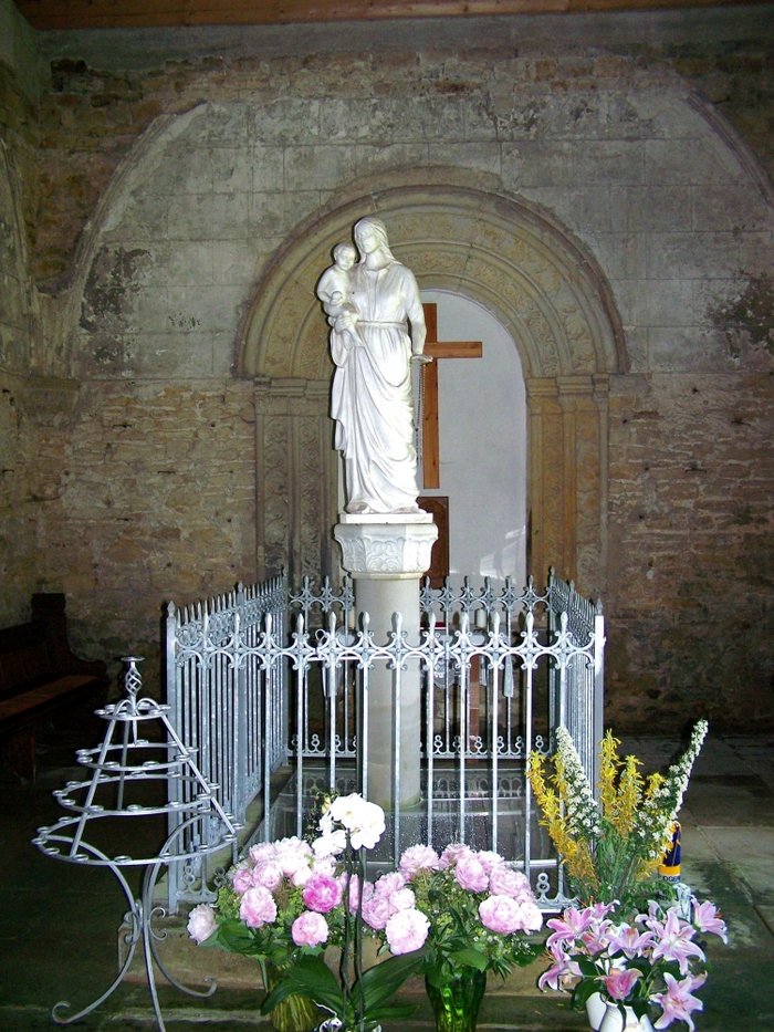 Abbildung 5: Die Statue der Heiligen Maria in der Kapelle. © Reinhard Duckstein.