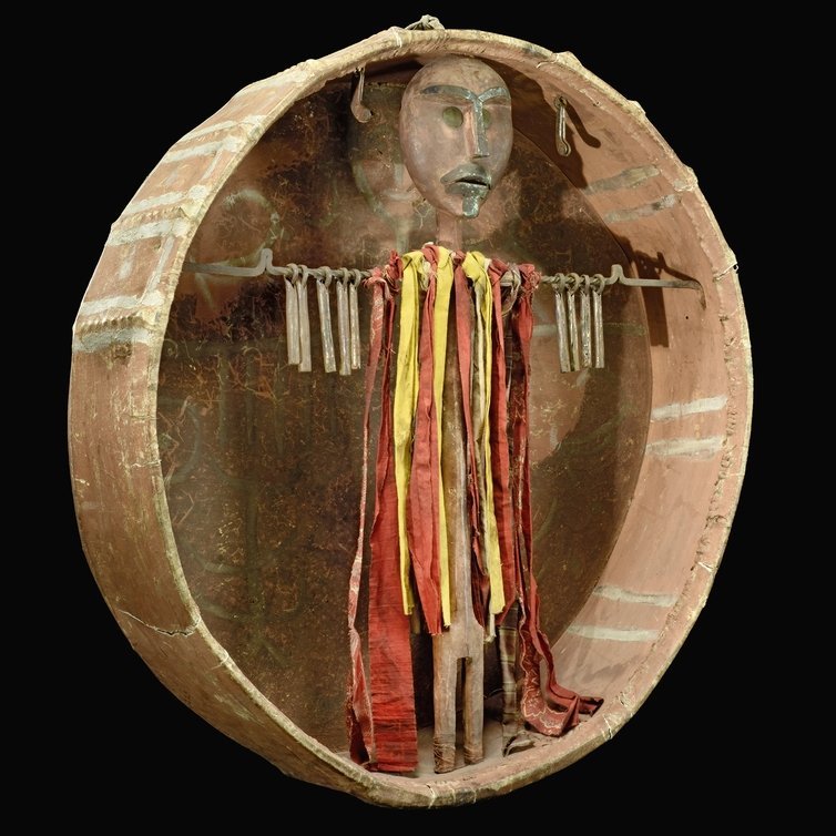 Historische Schamanentrommel mit ›Trommelgeist‹. © Staatliche Museen zu Berlin, Ethnologisches Museum, Foto: Martin Franken, I A 1963.