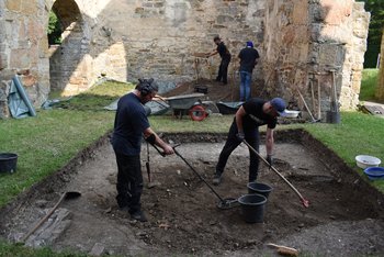 Arbeitsimpression: Nachuntersuchung der Fundstelle der Walbecker Stucktumba. © Landesamt für Denkmalpflege und Archäologie Sachsen-Anhalt, Matthias Zirm.