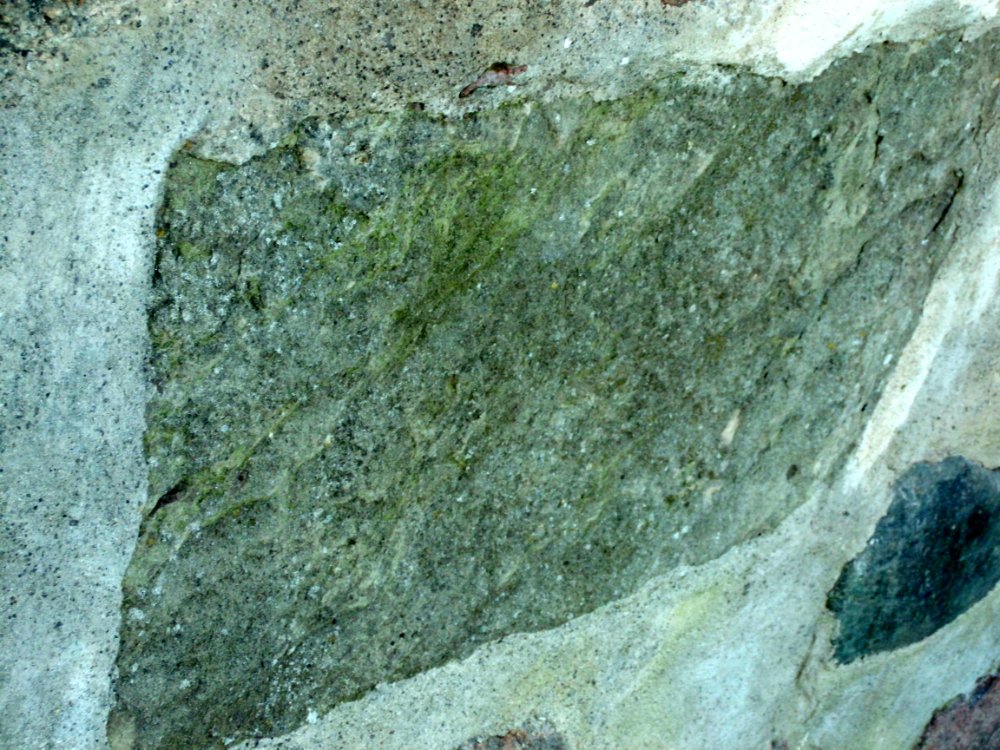 Abbildung 3: Die große, rechteckige Steinplatte. © Ulrich Fach (Zerbst).