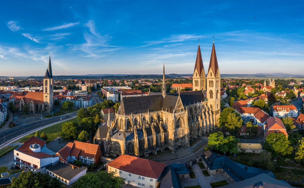 Abbildung 1: Außenaufnahme des Doms St. Stephanus und St. Sixtus zu Halberstadt. © Kulturstiftung Sachsen-Anhalt, Foto: Ulrich Schrader.