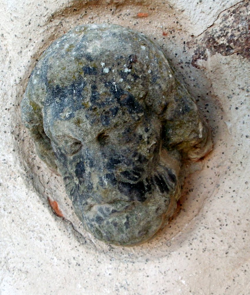 Abbildung 11: Kopf an der Westwand. © Ulrich Fach (Zerbst).