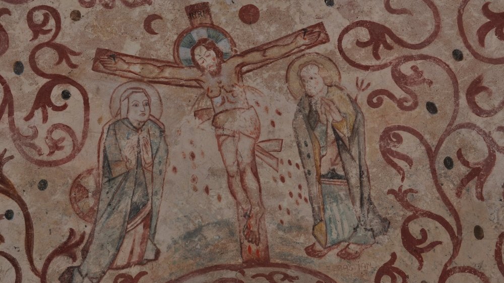 Siedengrieben, Dorfkirche, Detail der Kreuzigungsdarstellung inmitten von Ranken. © Landesamt für Denkmalpflege und Archäologie Sachsen-Anhalt, Torsten Arnold.