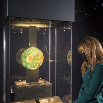 Impression aus der Ausstellung ›The world of Stonehenge‹. © The Trustees of the British Museum.