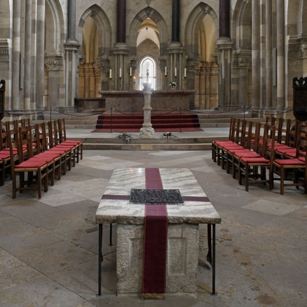 Der Sarkophag Ottos des Großen im Chorraum des Magdeburger Doms. © Landesamt für Denkmalpflege und Archäologie Sachsen-Anhalt, Andrea Hörentrup.