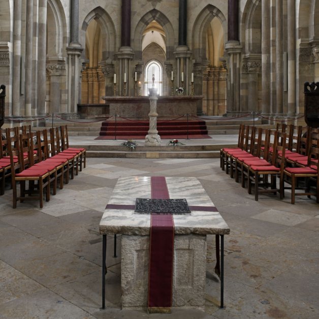 Der Sarkophag Ottos des Großen im Chorraum des Magdeburger Doms. © Landesamt für Denkmalpflege und Archäologie Sachsen-Anhalt, Andrea Hörentrup.