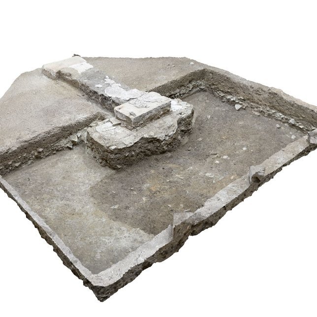 Die Grabungsfläche im Hohen Chor des Magdeburger Domes mit dem Unterbau aus Sandsteinen, auf dem der Sarkophag aufgestellt war. © Landesamt für Denkmalpflege und Archäologie Sachsen-Anhalt, Claudio Dähnel/Denis Dittrich.