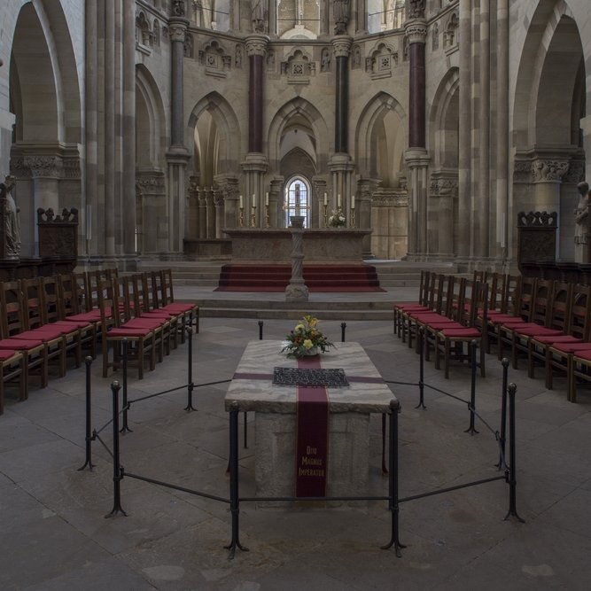 Der Sarkophag Ottos des Großen im Chorraum des Magdeburger Doms. © Kulturstiftung Sachsen-Anhalt, Christoph Jann.