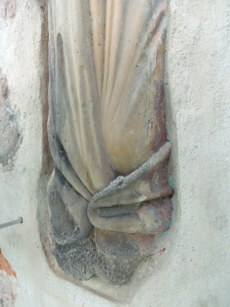 Abbildung 7: Auf einem Stein Schlafender, vermutlich Petrus an der Ostwand. © Ulrich Fach (Zerbst).