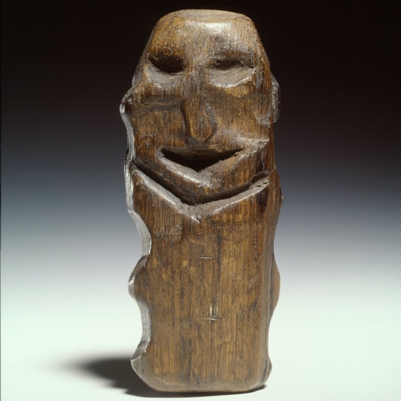 ›Männchen‹ von Willemstad (Niederlande), im Torf gefundene Menschenfigur aus Eichenholz, etwa 5400 vor Christus. © Rijksmuseum van Oudheden, Leiden.