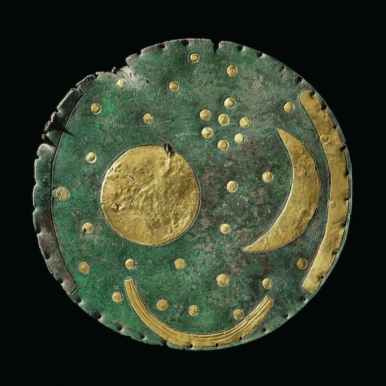 Abbildung 1: Die Himmelsscheibe von Nebra. © Landesamt für Denkmalpflege und Archäologie Sachsen-Anhalt, Juraj Lipták.