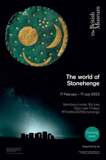Plakat der Ausstellung ›The world of Stonehenge‹. © 2021 The Trustees of the British Museum.