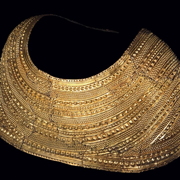 Cape von Mold (British Museum, London). © The Trustees of the British Museum.