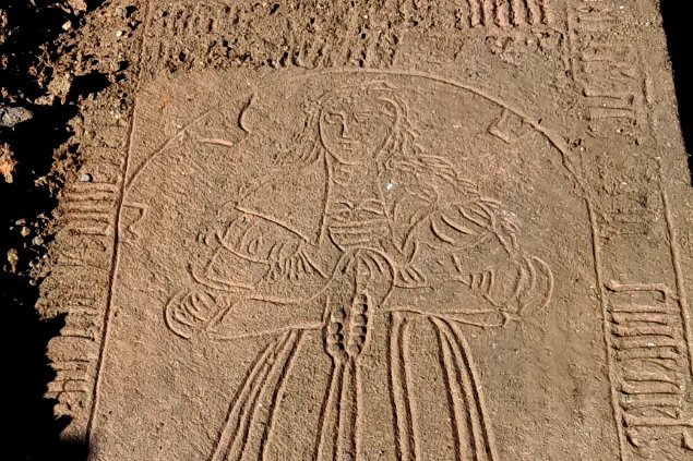 Grabplatte einer jungen Adligen aus dem Jahre 1520. © Landesamt für Denkmalpflege und Archäologie Sachsen-Anhalt, Felix Biermann.