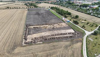 Blick über die Grabungsfläche in Wolmirstedt. © Landesamt für Denkmalpflege und Archäologie Sachsen-Anhalt, Barbara Fritsch.