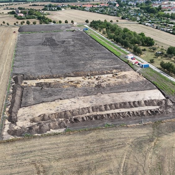 Blick über die Grabungsfläche in Wolmirstedt. © Landesamt für Denkmalpflege und Archäologie Sachsen-Anhalt, Barbara Fritsch.