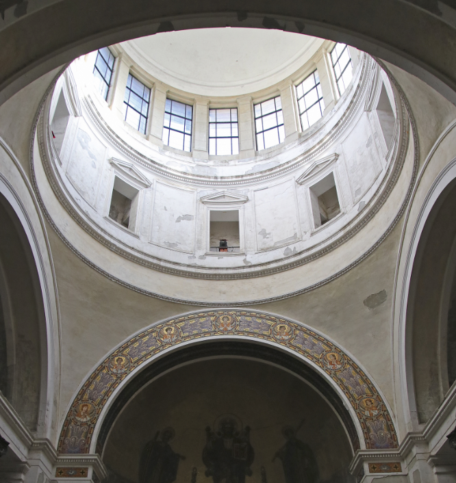 Abbildung 2: Ausnahme des Innenraumes, unterhalb der Kuppel im Mausoleum. © Landesamt für Denkmalpflege und Archäologie Sachsen-Anhalt, Alexandra Lotz.