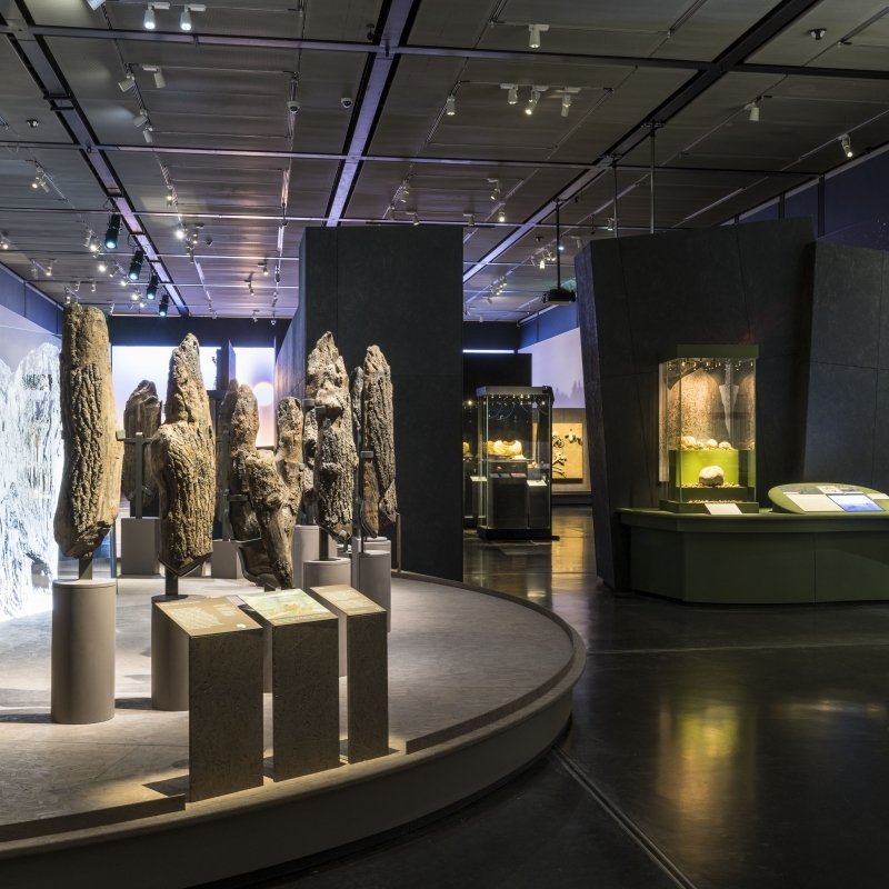 Impression aus der Ausstellung ›The world of Stonehenge‹. © The Trustees of the British Museum.