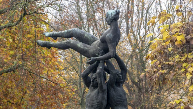 Abbildung 8: Bernd Göbel: Völkerfreundschaft / Der Friede trägt das Leben, 1979. © Landesamt für Denkmalpflege und Archäologie Sachsen-Anhalt, Christoph Liepach.