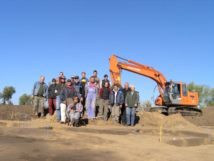 Abbildung 15: Noch 700 Meter Trasse und gespannte Erwartung liegen vor dem Grabungsteam von Schönebeck. © Landesamt für Denkmalpflege und Archäologie Sachsen-Anhalt.